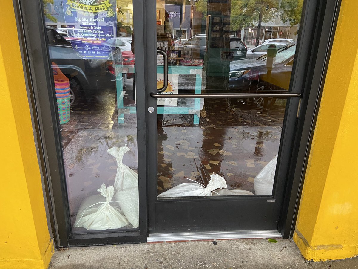 Down here in 5 points, some businesses like Drip Coffee and the Gourmet Shop are open, while others are closed with sandbags out front to prevent flooding. @WLTX #scwx #TrackingIan #HurricaneIan #Columbia