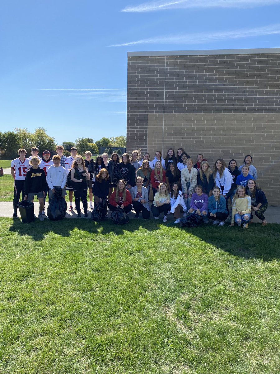 Key Club members spent time picking up trash around campus as part of their Fall Cleanup event today! 🌎🌳#dcgexcellence
