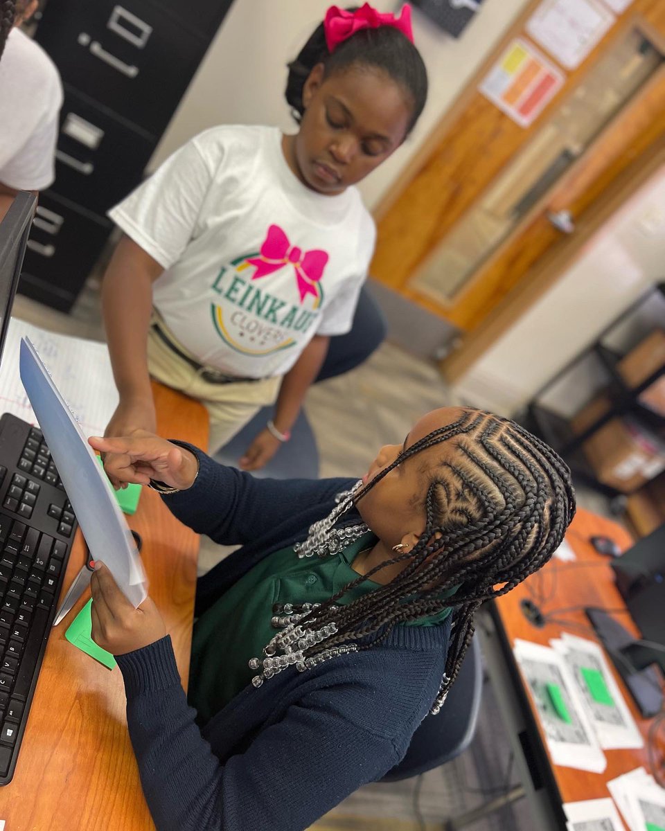 LeinkaufE's tweet photo. Student Council Officers/Honor Society students are gearing up for their first activity of the year!!! #BooGrams #OctoberActivity #ExcellenceInTheMaking πππ https://t.co/AA8CoO8feW