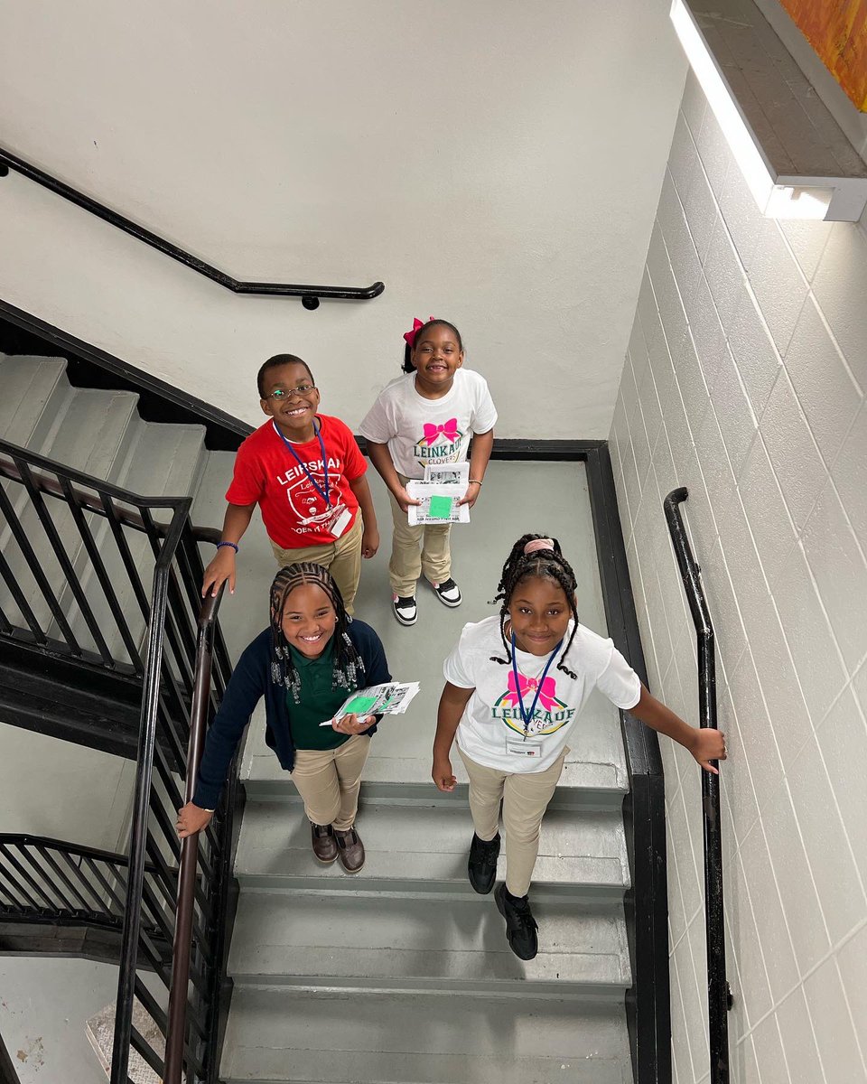 LeinkaufE's tweet photo. Student Council Officers/Honor Society students are gearing up for their first activity of the year!!! #BooGrams #OctoberActivity #ExcellenceInTheMaking πππ https://t.co/AA8CoO8feW