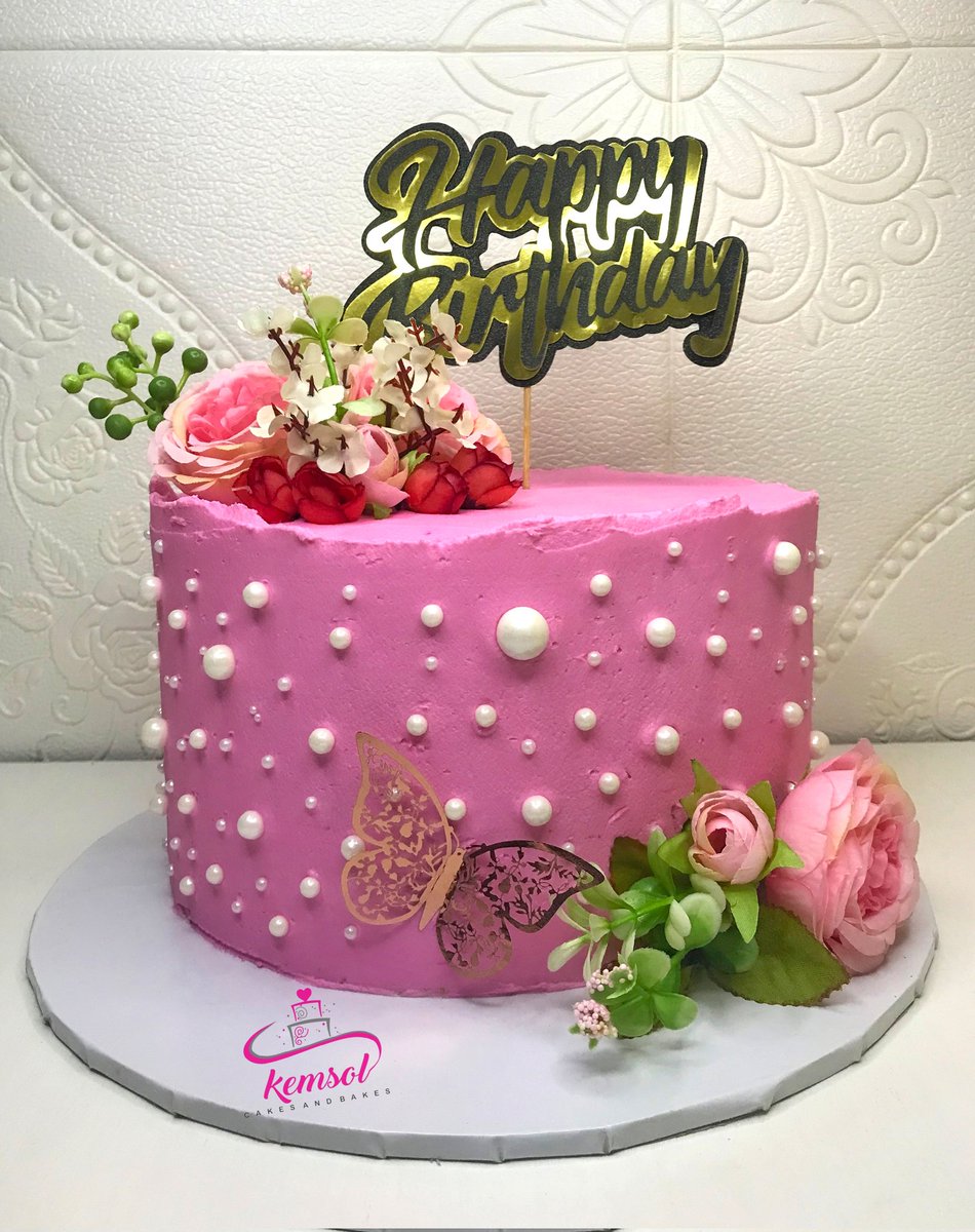 kemsolcakes's tweet photo. Pinkie��
It's the details of this cake for me
We are always available to take your orders for mouthwaterimg cakes for different occasions, parfaits, pastries e.t.c
Call/whatsapp:08171631380 to place orders
#cakesinojota 
#cakesinlagos 
#kemsolcakesandbakes 
#pinkcake 
#pinklover https://t.co/BHhq67Lue1