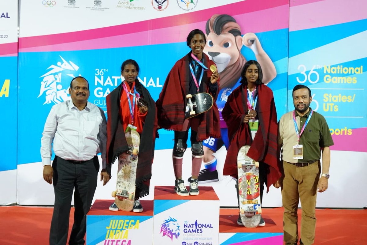 Nat_Games_Goa's tweet photo. Presenting the medal winners from Skateboarding - Park Women's at the #36thNationalGames

Vidya Das (KER)🥇
Kamali P (TN)🥈
Aadya Aditi (DLI)🥉

#Skateboarding #ParkWomens #NationalGames #UnityThroughSports #JudegaIndiaJitegaIndia #NationalGames2022 #Kerala #Delhi #TamilNadu https://t.co/CkzqOhQkd0
