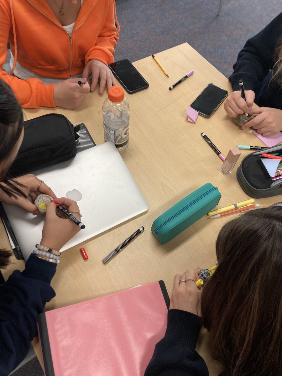 SSRoyalsLC's tweet photo. Painting rocks to place in our outdoor classroom to commemorate the children who were taken from their families, especially the ones who never made it home. We hope the rocks inspire important conversations beyond today. @StStephenRoyal @PVNCCDSB @MrsOBrien__ https://t.co/Upr43SFVPH