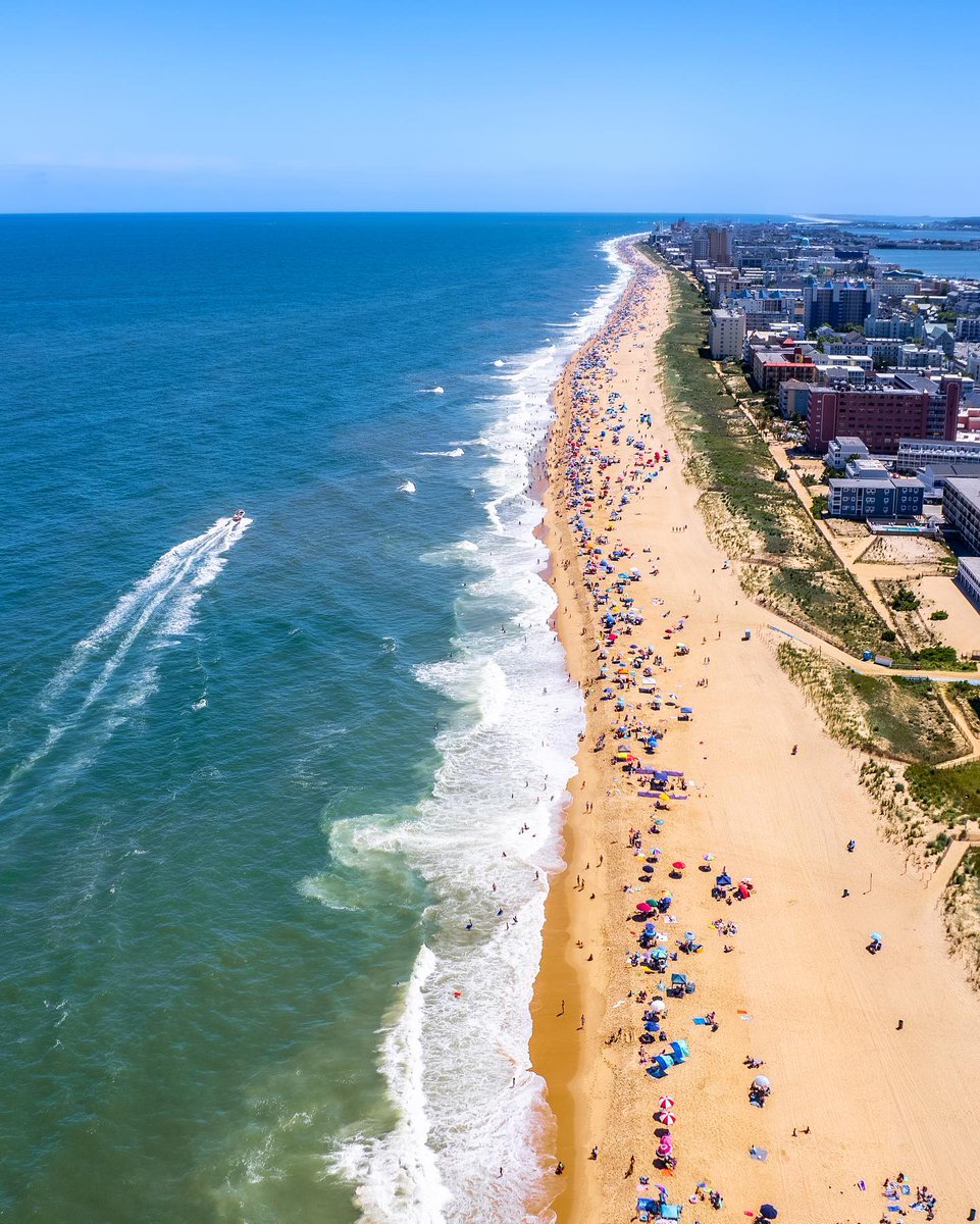 Fall is right around the corner but we’re still soaking up the September sunshine in Ocean City, Maryland.

@oceancitymaryland

📸: <a href="/dronebydro/">DBD 📸🎞🚁</a>

#CapitaRegionUSA #Maryland #MDInFocus #Maryland
#OceanCity #OCMD #EnjoyOCMD