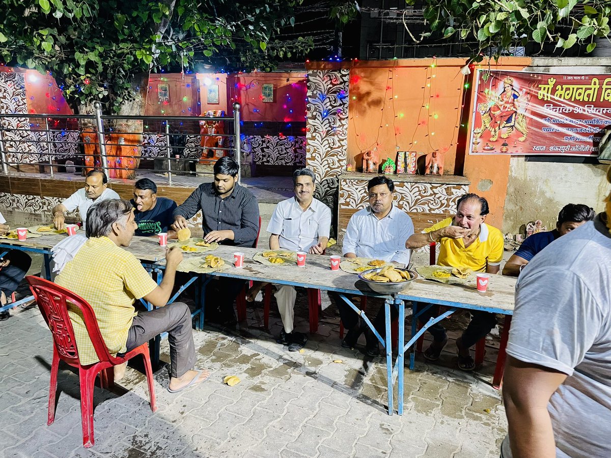 anurag_RLD's tweet photo. आज नगला शिवजी में माता रानी के जागरण कार्यक्रम में शामिल हुआ और प्रसाद भी लिया।
#Ward52 #NaglaShivji
@jayantrld @RLDparty @RLDMathura https://t.co/87NgGzktiR