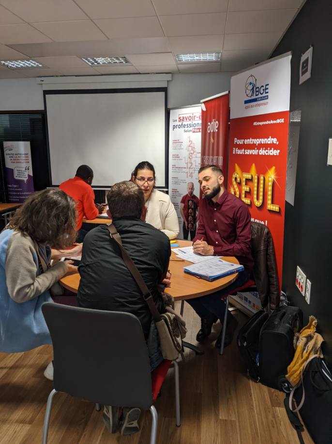 📣#Restart  37 demandeurs d'emploi présents ce matin #AvecPolemploi #Dreux, en présence de nos partenaires accompagnant de la création ou reprise d'entreprise <a href="/Adieorg/">Association Adie</a>  @BGE_28 <a href="/CCI28/">CCI Eure-et-Loir</a> <a href="/CMA_28000/">CMA Eure et Loir</a>. 👏Bravo à l'équipe pour sa mobilisation @poleemploi_RCVL <a href="/F_Gaussens/">Fabrice Gaussens</a>  <a href="/TualXavier/">Xavier Tual</a>