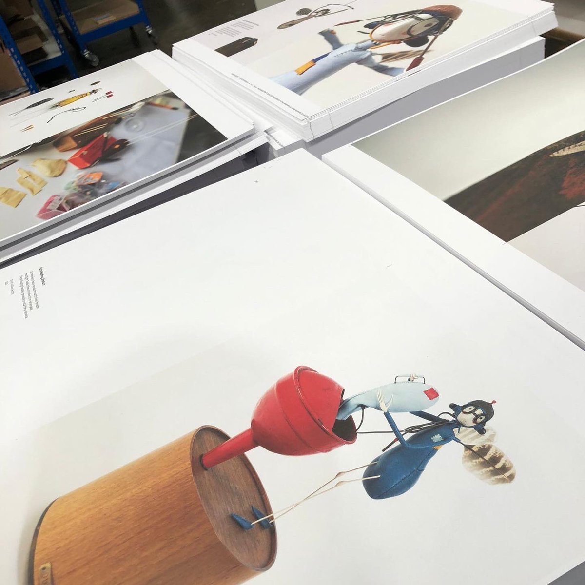 sambryan_artist's tweet photo. Picture book making
20 Years a Maker launches tomorrow @YSPsculpture #picturebook #bookprinting #fairiesinprint #fairiesdoexist #artbook #makerstories 

https://t.co/5WKVyKEVVF https://t.co/smIGAurQiG