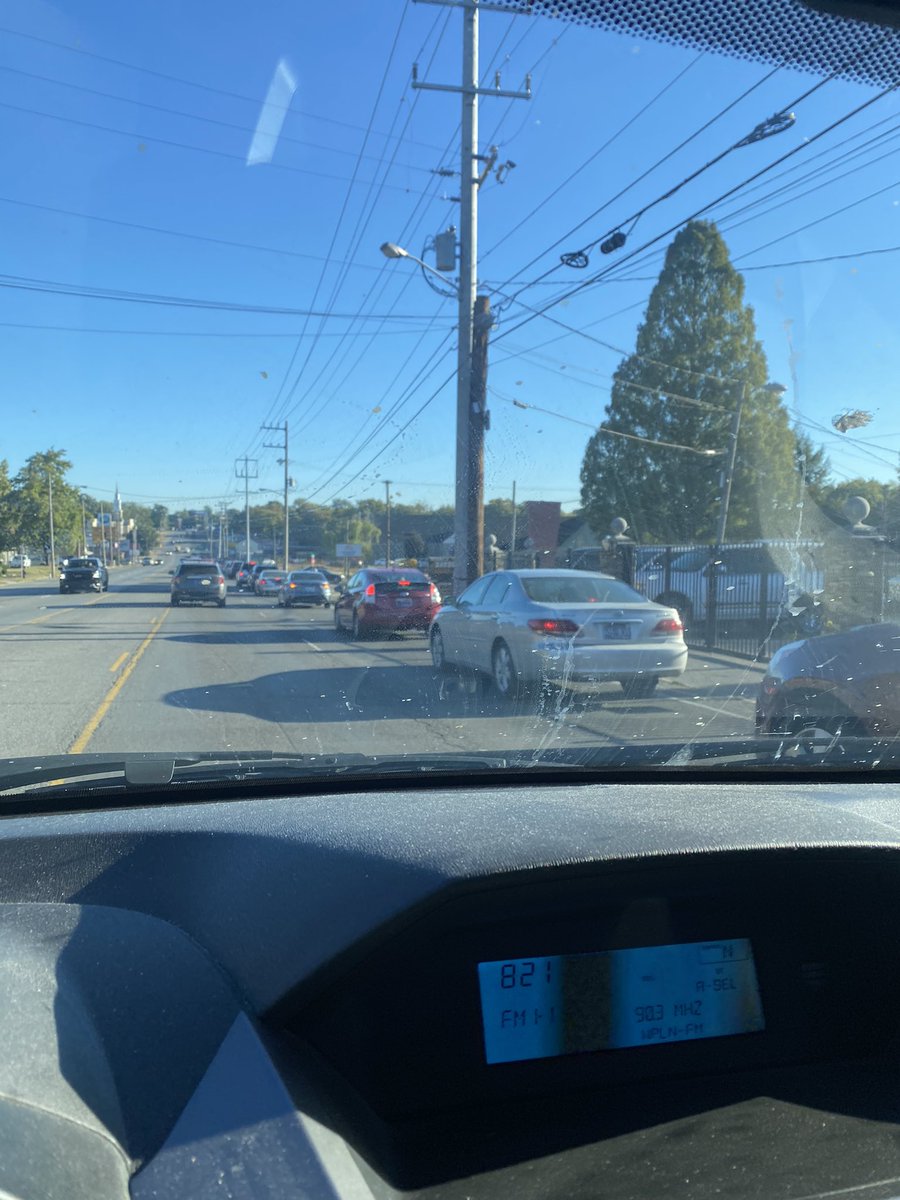 iamtheriffraff's tweet image. About a hundred cars lined up for grocery boxes in Inglewood. #NewNashville #shellgame #capitalismkills