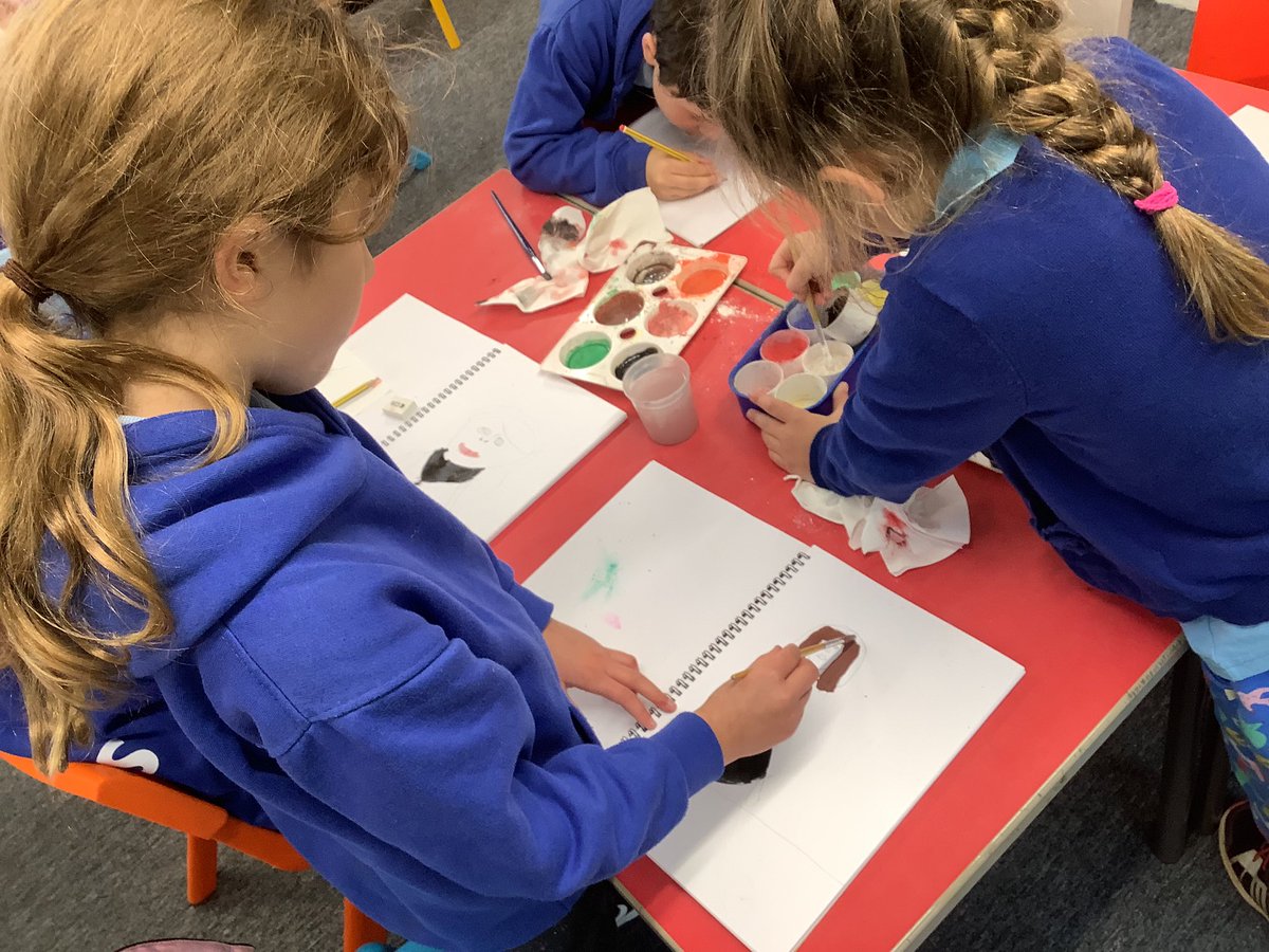 llanrhidianp's tweet photo. #LlanPysgodyn painting their Florence Nightingaleβs π‘ready for their #LlanIQ π₯ #LlanExp https://t.co/hPCjpKwxj6