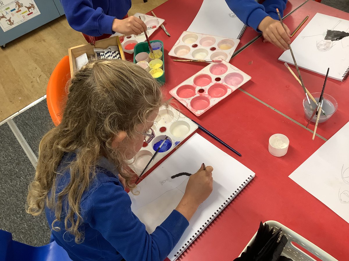 llanrhidianp's tweet photo. #LlanPysgodyn painting their Florence Nightingaleβs π‘ready for their #LlanIQ π₯ #LlanExp https://t.co/hPCjpKwxj6