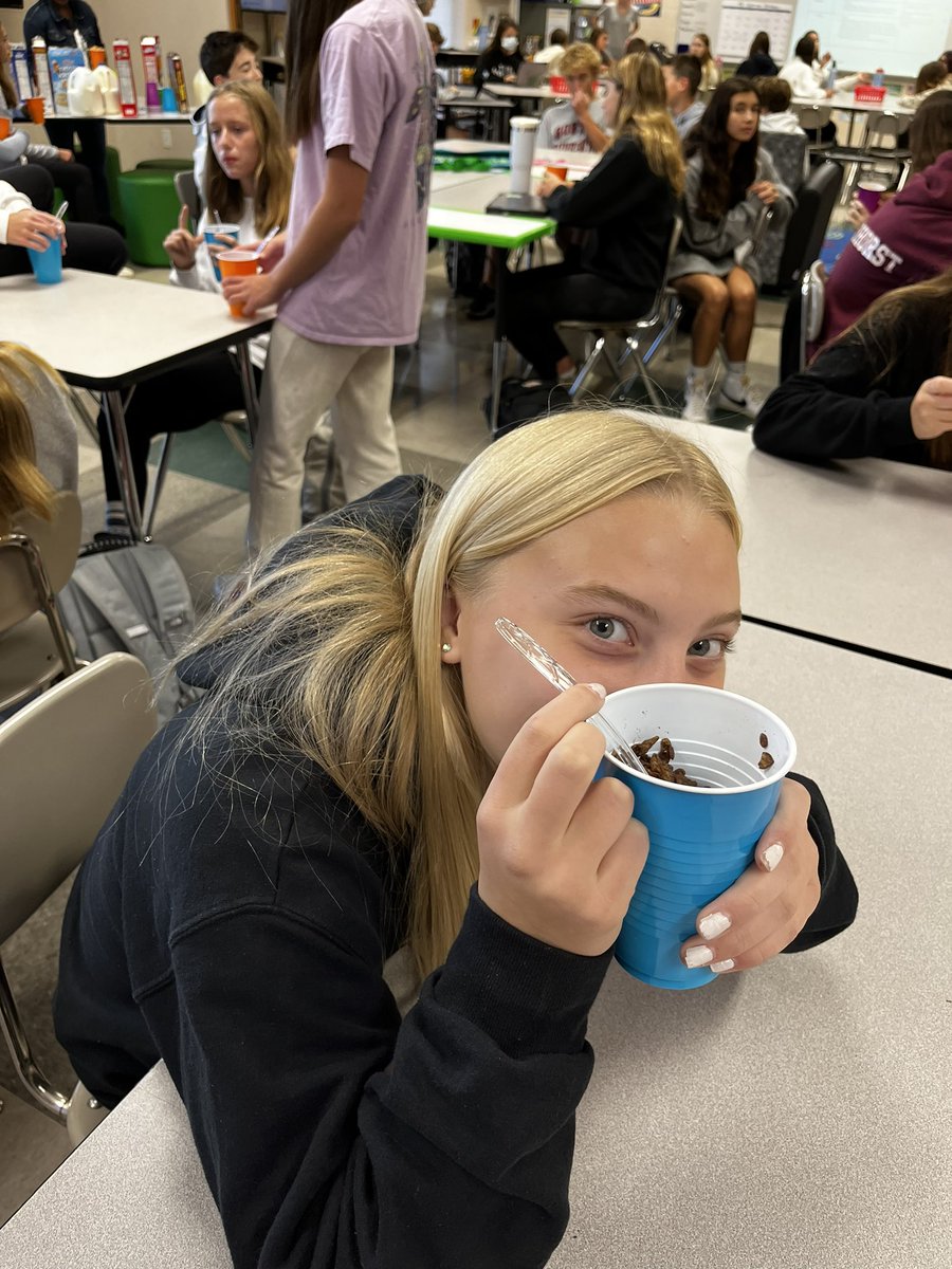 lgmoyer's tweet photo. Last Friday of the month so it’s Advisory Breakfast Day! This month was a cereal bar. Thank you to our parents for supplying the cereal and milk @NagelNighthawks https://t.co/wlt75pNgSr