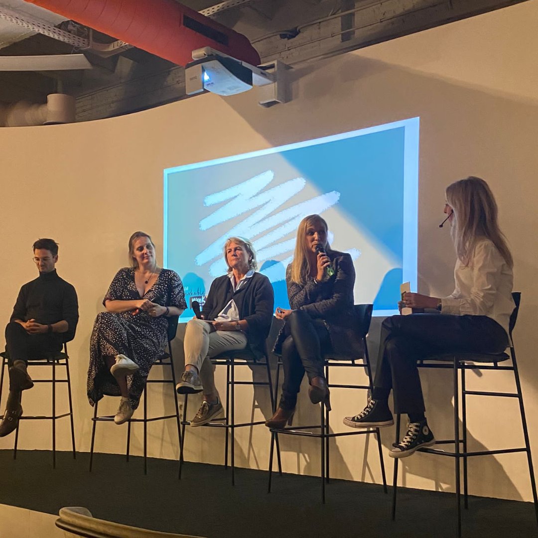 ProximusGroup's tweet photo. Gisteren waren we op bezoek bij @Google om te praten over #IamRemarkable, een initiatief waaraan we sinds 2020 meewerken om collega's te helpen met trots over hun professionele en persoonlijke successen te praten. 👏 En wat maakt jou opmerkelijk? #IamRemarkableWeek https://t.co/miw2XCRZGD
