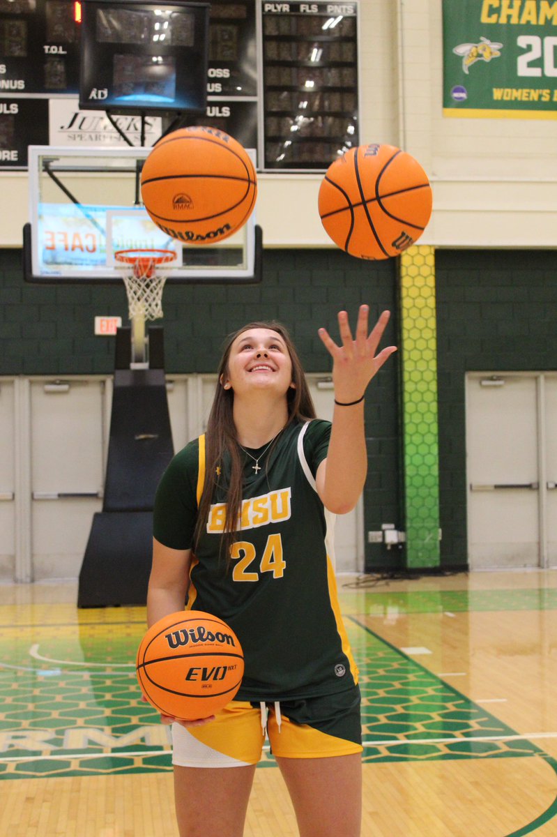 BHSUWBB's tweet photo. Media Day 2022 📸🤩 https://t.co/LWr6VLz3rH