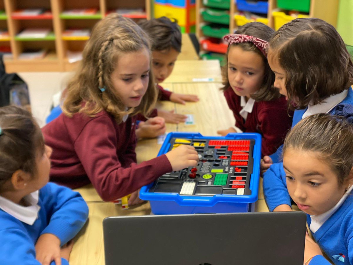 colsanvicente's tweet image. Esta semana, los alumnos de Educación Primaria disfrutaron de una clase práctica de la actividad extraescolar de @Robotix_educa 🤖
@FundEducere
