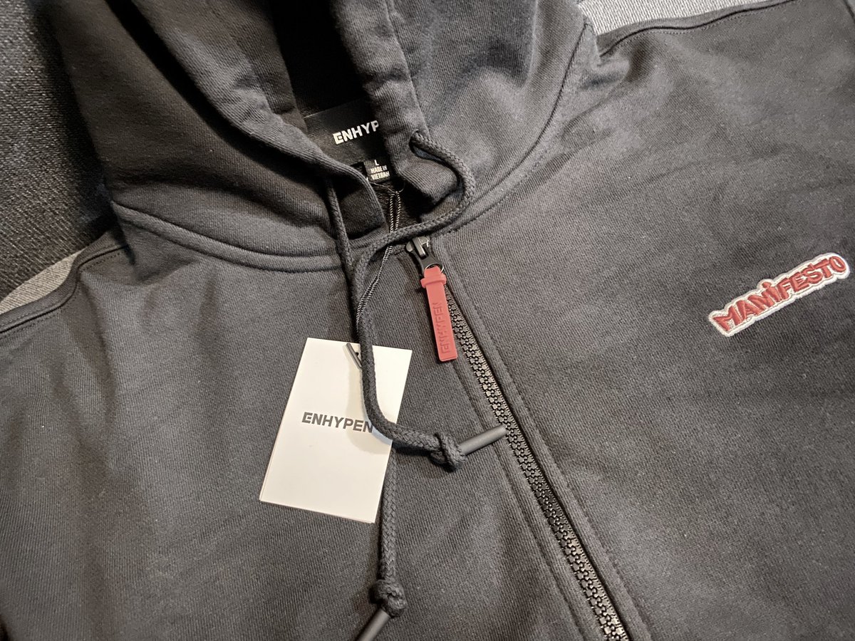 jeonriveace's tweet photo. 🥹🫶 #rivemails
Hii @thearmylab, I got this yesterday! Thank you so much for securing my hoodie 🥹😫🫶 This is so pretty!!!
#armylabreports https://t.co/5uBHt69imh