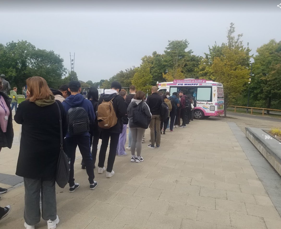 osamasmkhan's tweet photo. It’s all about hearts ❤️ &amp; minds 🧠, a strong sense of belonging, when it comes to learning. At @UniOfSurrey, Prof @emmamayhew9, organised Sir Whippy ice cream and animal farm to welcome freshers and to calm their nerves as they settled in. @uniofsurreyVC @SurreyIoE https://t.co/AOE13mIucD