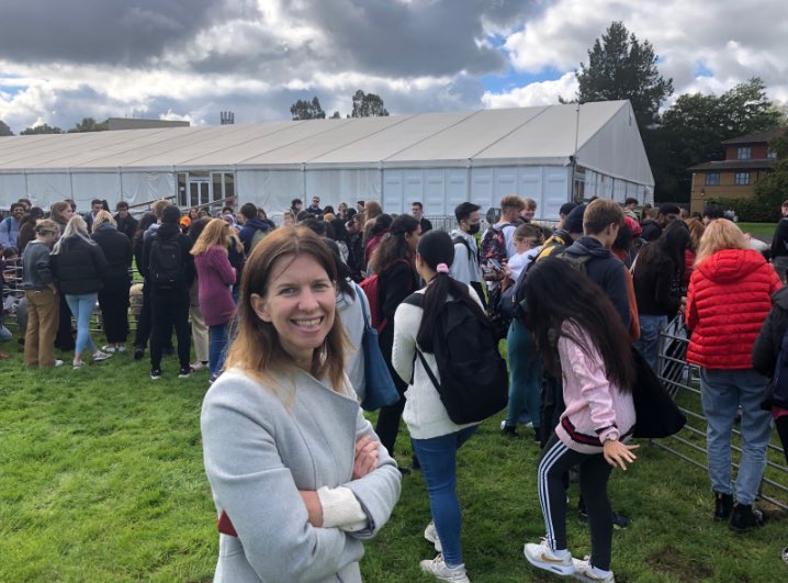 osamasmkhan's tweet photo. It’s all about hearts ❤️ &amp; minds 🧠, a strong sense of belonging, when it comes to learning. At @UniOfSurrey, Prof @emmamayhew9, organised Sir Whippy ice cream and animal farm to welcome freshers and to calm their nerves as they settled in. @uniofsurreyVC @SurreyIoE https://t.co/AOE13mIucD