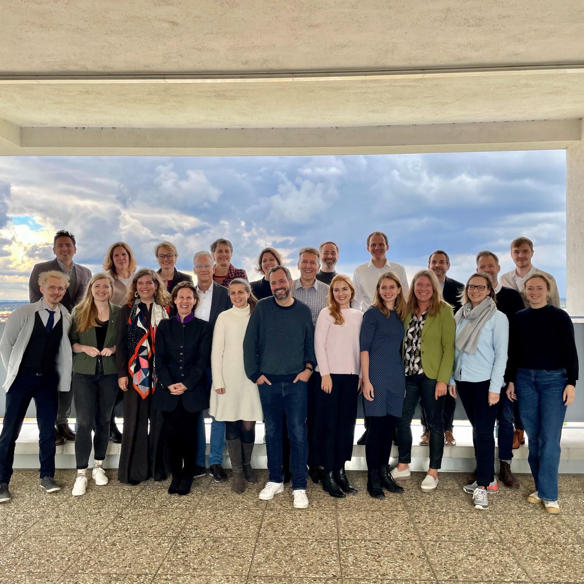 20 executives from government, business and civil society will receive their certificates today in Erfurt after completing the last of 3 #ExecutiveEducation #TransformationalCertificate workshops offered by the Hertie School, <a href="/BrandtSchool/">Willy Brandt School of Public Policy @unierfurt</a> &amp; @ISoG_BW. Congratulations, everyone!🎉