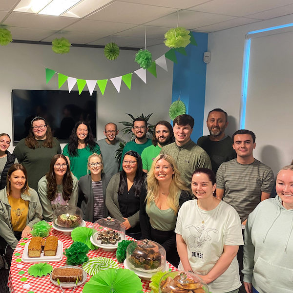 AccountancyPart's tweet photo. Today we held our very own #MacmillanCoffeeMorning, raising money for such a brilliant charity that's close to many of our hearts by eating delicious homemade cakes (baked by our talented staff) ๐
#office #coffeemorning #macmillannurses #charity #cakes #baking #homemade https://t.co/YsAAaHM8dS
