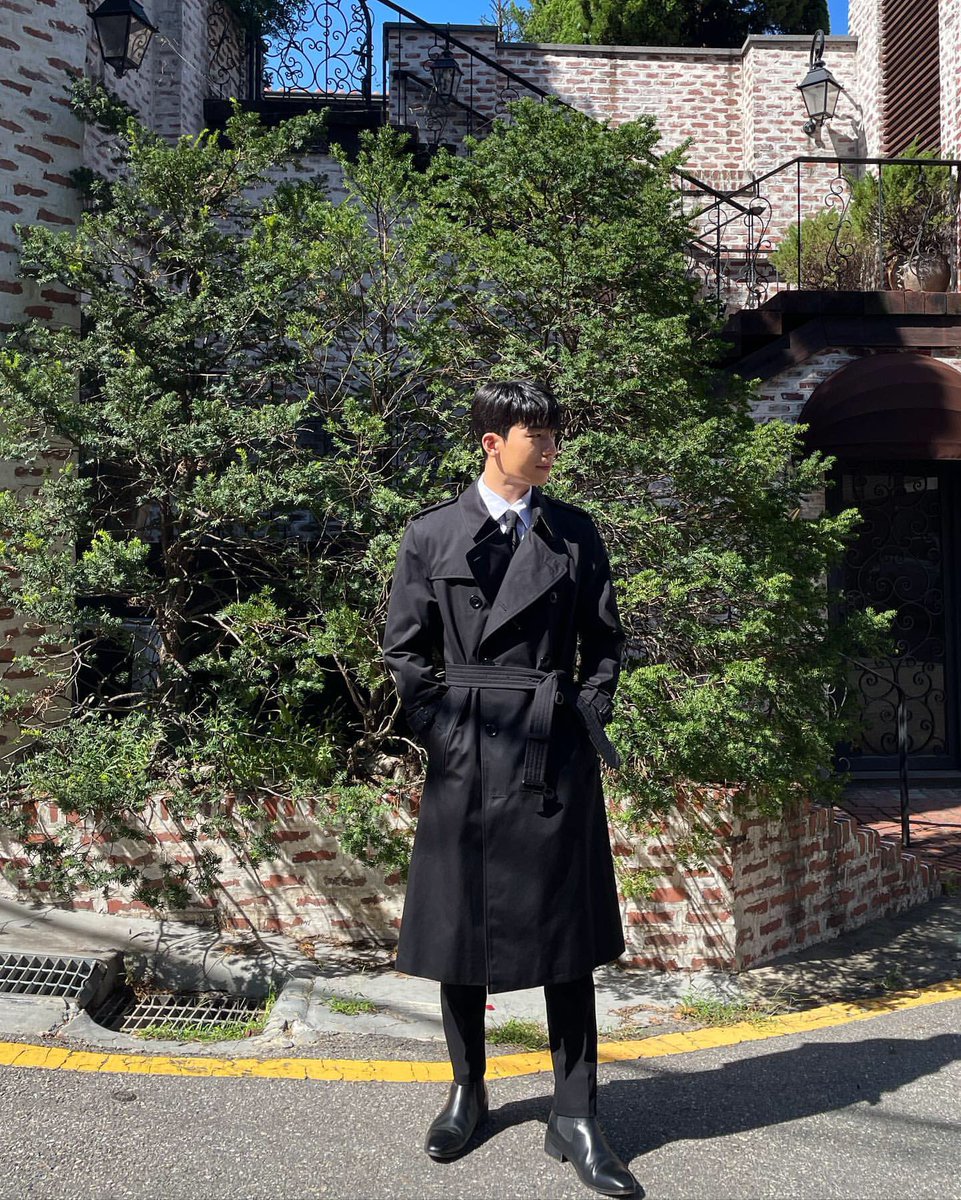 WIHAJOONE's tweet photo. Trench coat season! https://t.co/vzYbY5G42q