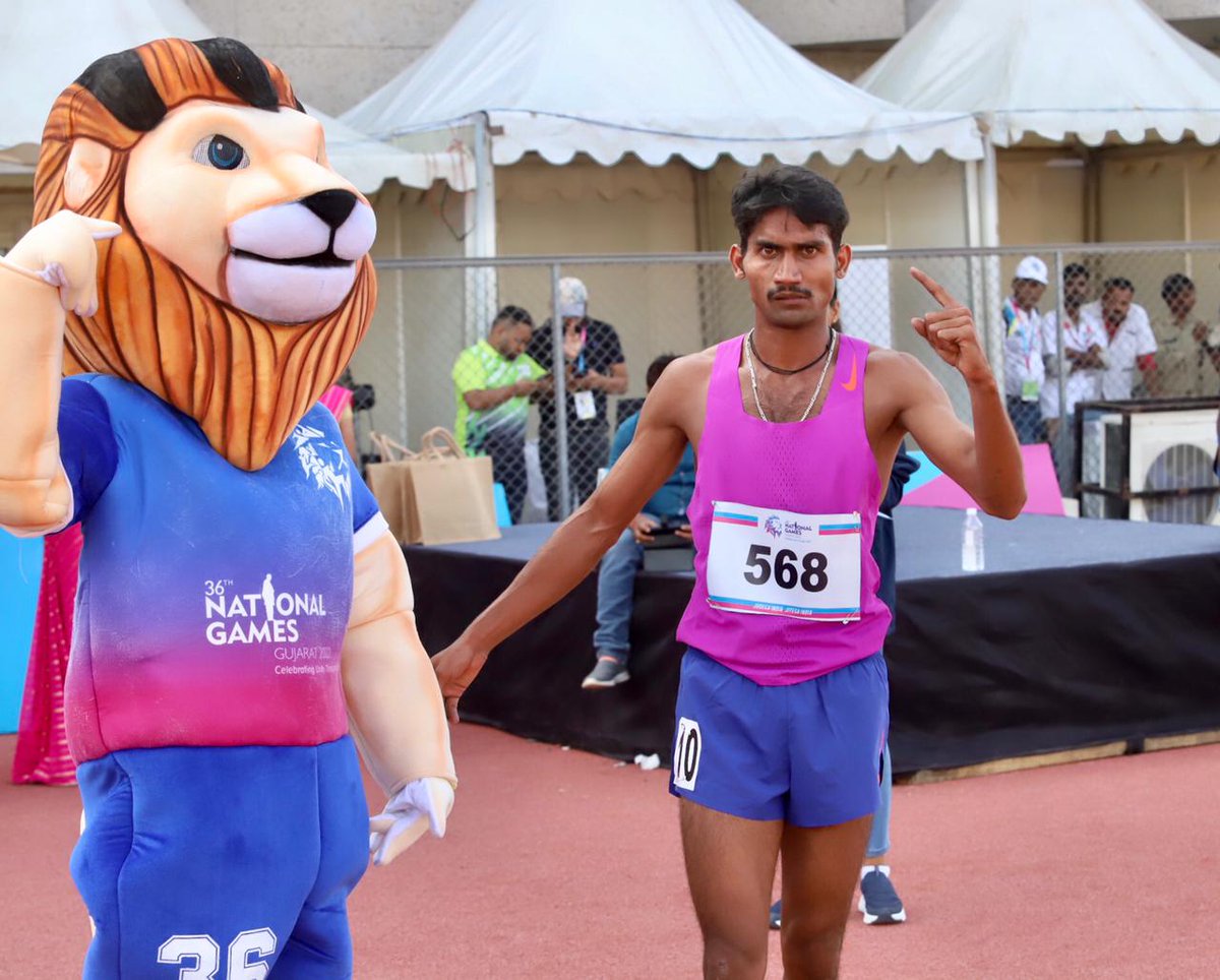 Nat_Games_Goa's tweet photo. Parvez Khan (Services) wins #Gold in the 1500m Race at the #36thNationalGames. Ajay Kumar (UP) and Arun Wask (MP) win Silver and Bronze Medals, respectively.

#1500mRace #NationalGames #UnityThroughSports #JudegaIndiaJitegaIndia #NationalGamesGujarat #NationalGames2022 #Services https://t.co/Z9XzGTdclp