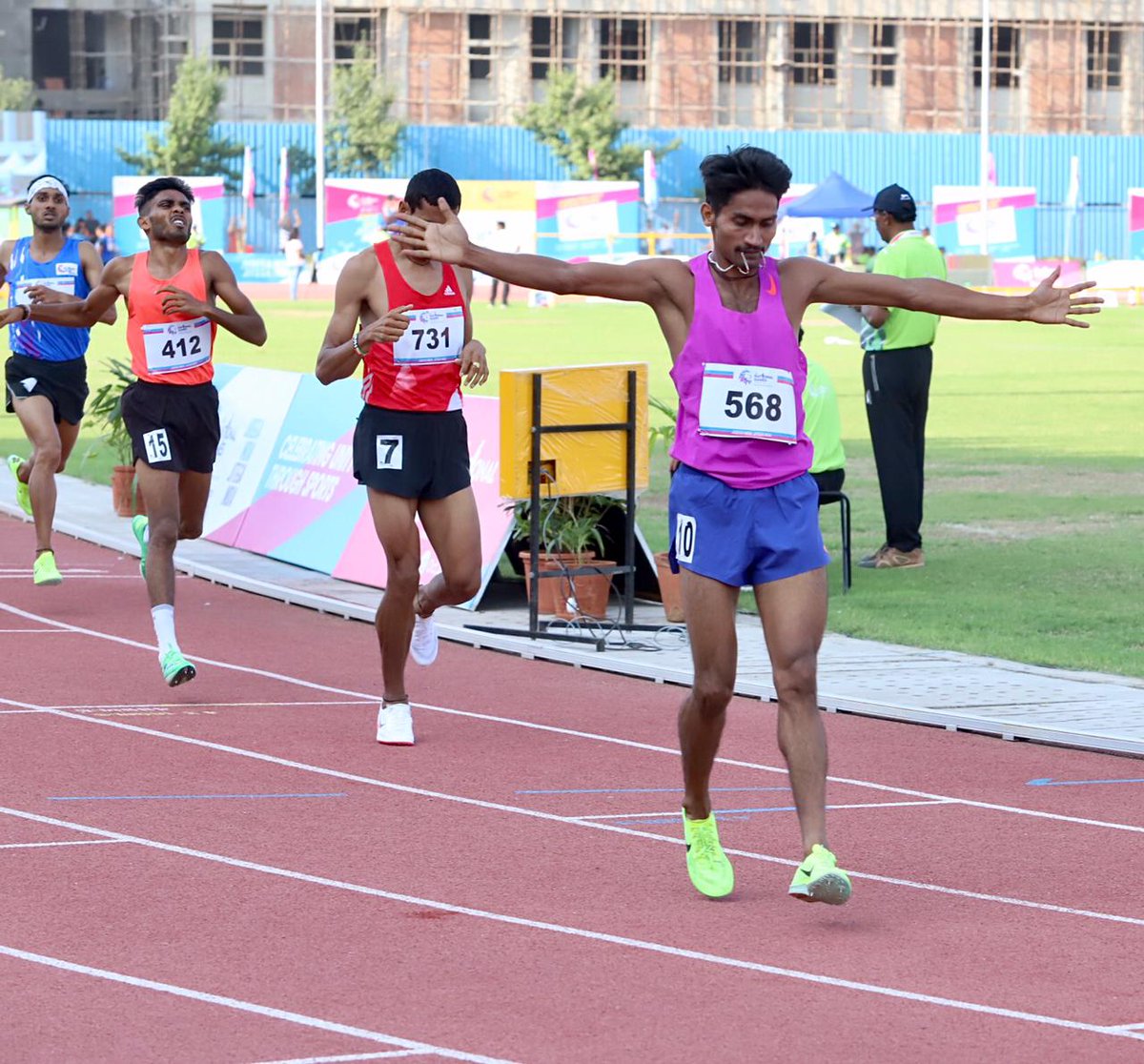 Nat_Games_Goa's tweet photo. Parvez Khan (Services) wins #Gold in the 1500m Race at the #36thNationalGames. Ajay Kumar (UP) and Arun Wask (MP) win Silver and Bronze Medals, respectively.

#1500mRace #NationalGames #UnityThroughSports #JudegaIndiaJitegaIndia #NationalGamesGujarat #NationalGames2022 #Services https://t.co/Z9XzGTdclp
