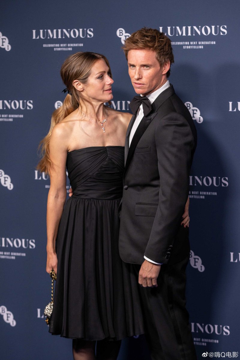 theRED61's tweet photo. 부부가 함께 더 멋져져가는 중🥰

cr. https://t.co/dca8eVHtjG

#EddieRedmayne
#TheGoodNurse
#NewtScamander #Newt
#FantasticBeasts
#BFILuminous https://t.co/v6I2R892GM