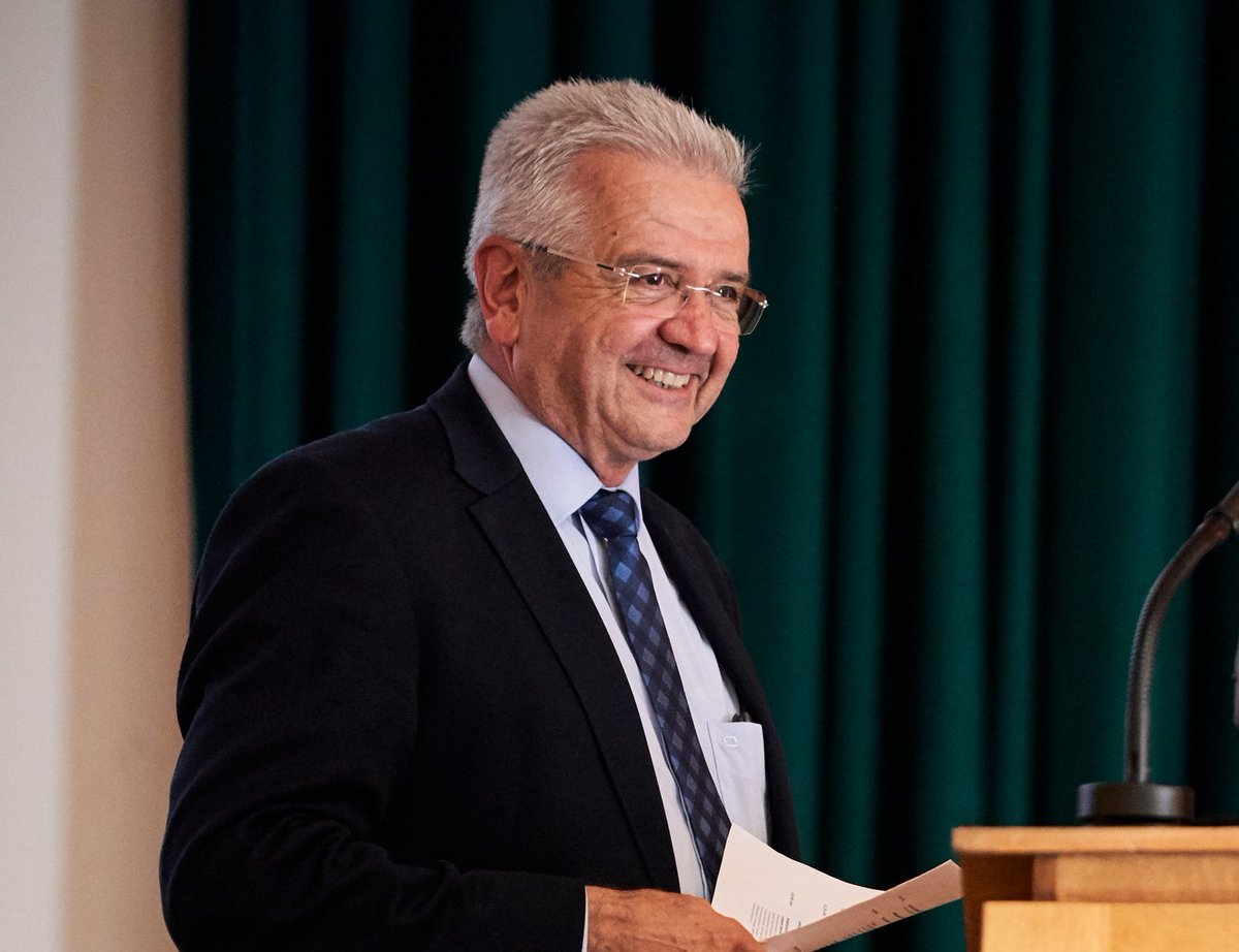 Letzter Arbeitstag für Hermann Schröder, obersten Katastrophenschützer @thelaend. Wir sind dankbar für Ihren #Dienst, die gemeinsame Zeit &amp; Ihr #Vorbild. Sie werden uns fehlen: Als Führungskraft, Mentor, Kollege &amp; Mensch. Danke &amp; von Herzen: einen schönen #Ruhestand! #QualityTime