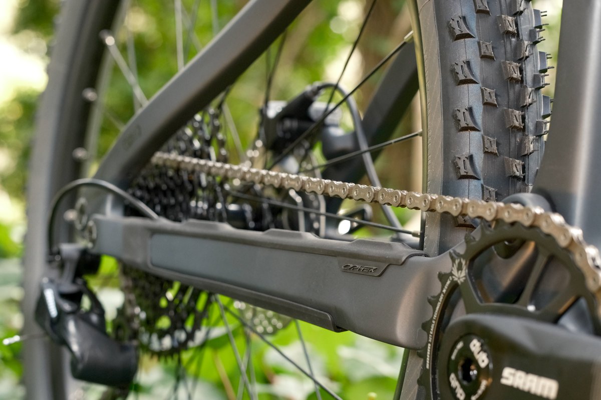 titanracingbike's tweet photo. Our carbon Cypher models come standard with molded chainstay and downtube protectors that offer protection in impact areas, to protect the frame and reduce trail noise. 

#TitanRacingBikes #cycling #mountabiking #TitanRacingCypher https://t.co/ArmS2aHyqr