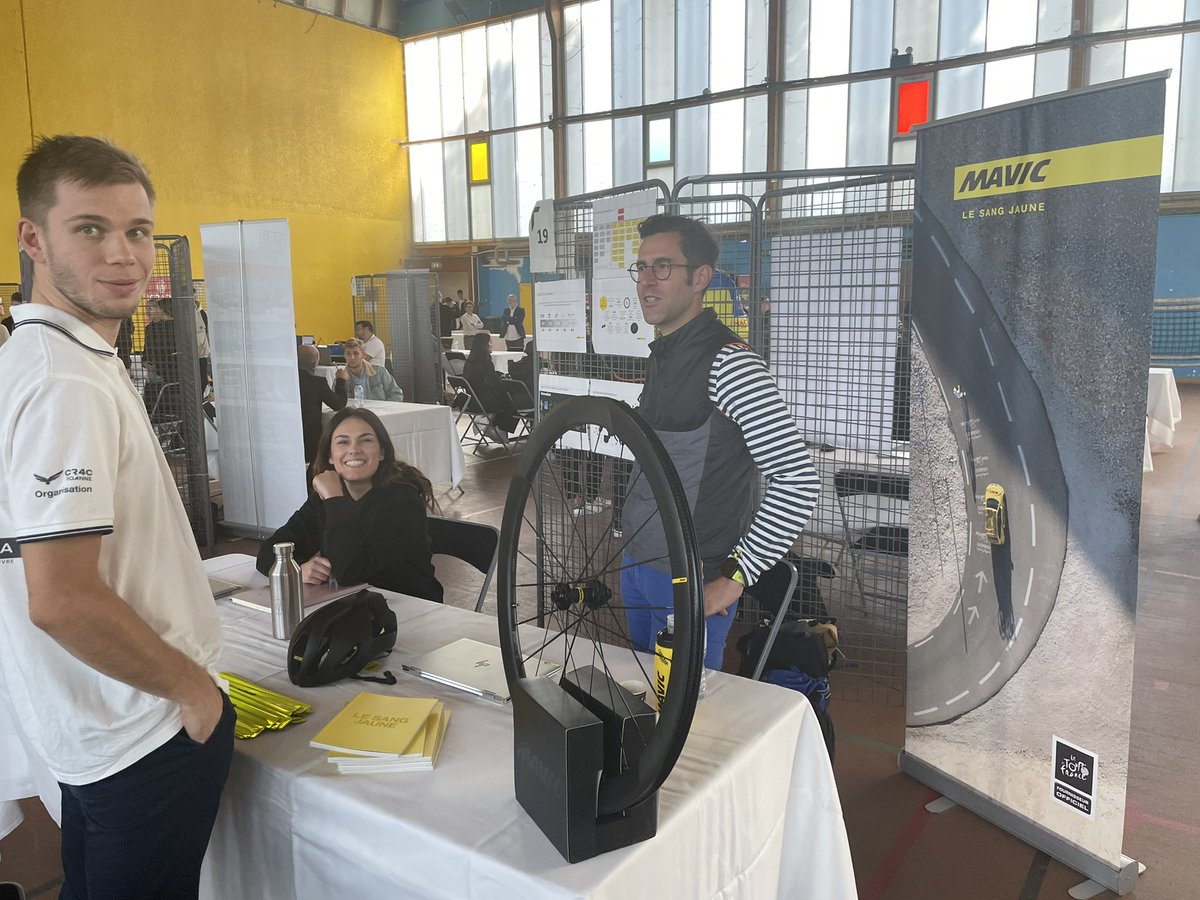 SportManaLyon1's tweet photo. 8eme édition du forum des métiers du management du sport, des anciens, des nouveaux, beaucoup de curiosité, d’échanges et de plaisir de se retrouver ! #espritmos https://t.co/OD7RSClhiU