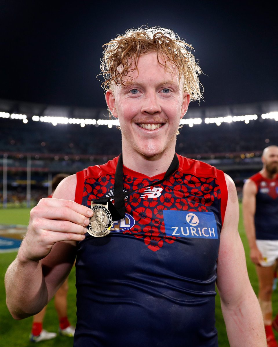 Brian_Peel's tweet photo. What a champion. Fast becoming a Melbourne great. Our 2022 Best and Fairest - @ClaytonOliver16 π β₯οΈπ #Bluey22 @melbournefc #ClaytonOliver #Clarry https://t.co/dYPpgAI9yS