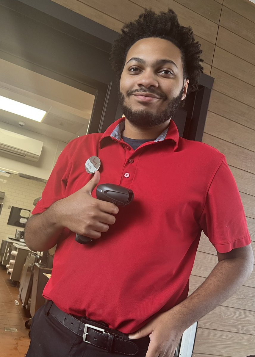 morgwat5800's tweet photo. PROUD TEACHER MOMENT 🙌🏾 | One of my former Cooperative Education students is now the manager at Chick-fil-A!!! ❤️ Jeremiah graduated last year and plans to attend school in the spring. He’s got his own crew and now leads his team! Awesome job‼️😎🎉 #nnpsproud https://t.co/Ntc1OxBEIv