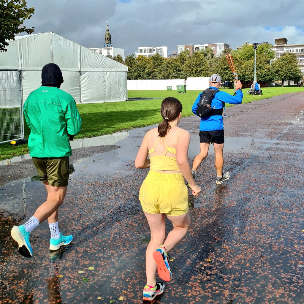 55n's tweet photo. Waved off the @Climate_Relay team from Glasgow Green! The sun shone briefly for the start of the run! 

Looking forward to joining them later.

#runningoutoftime #COPruns #COP27 @GlasgowCC https://t.co/yBQsXcVgZP