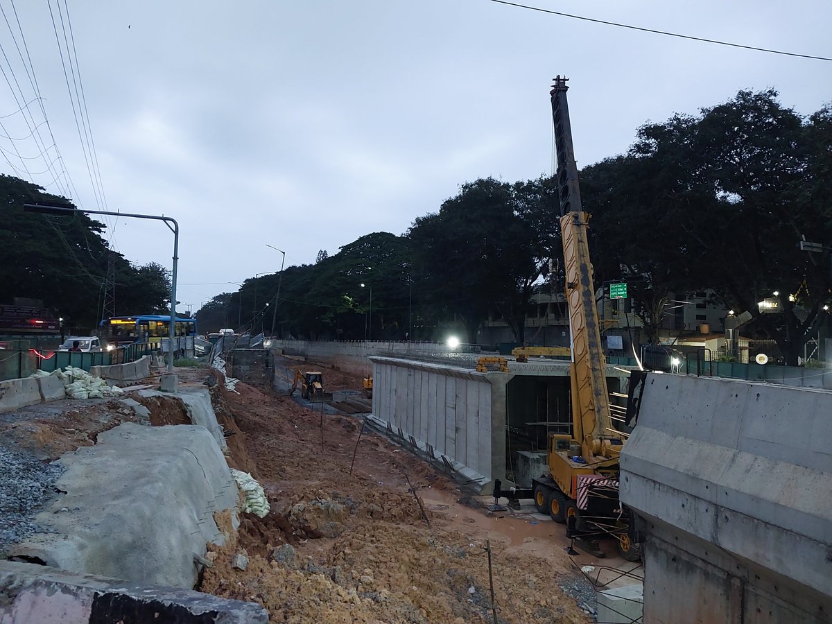 DevarajNadiger's tweet photo. Finally Some good progress in HAL junction underpass ,Old Airport road. Which is also part of signal free corridor initiated by Govt.
@BSBommai @CMofKarnataka
Thanks sir.
@NammaBengaluroo @ram_bhaktha @IndexKarnataka @Namma_ORRCA
#signalfreecorridor #oldairportroad https://t.co/fydcuAcfla