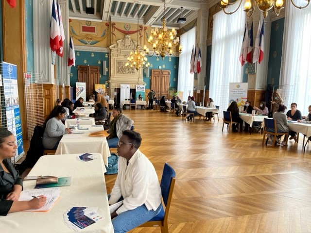 PlateformeE's tweet photo. Un grand rendez-vous pour l’emploi couronné de succès !

L’après-midi du MEAD (Mon emploi dans l’aide au domicile) organisé par Evolia93 en partenariat avec le Conseil Départemental de la Seine-Saint-Denis s’est conclue par l’organisation d’un grand job dating.
#Emploi #jobdating https://t.co/ChJCLkAKvy