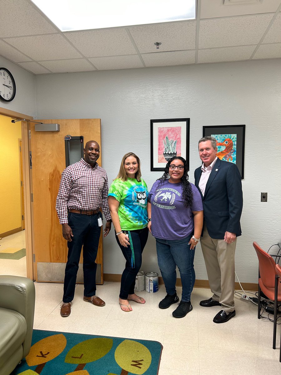 Gweowls's tweet photo. Great visit today from Superintendent Burke! @Sean_Higgins06 @kristenohlen @Grassy_AS https://t.co/rJwdwTUNAT