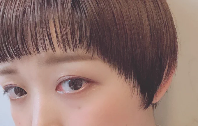 頑張って横の毛伸ばす 