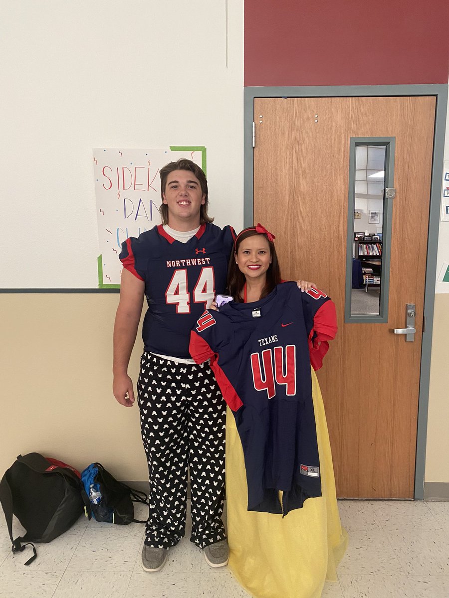 Thank  you for being an amazing teacher at northwest high school #NHSMVP22 <a href="/PTranNHS/">Patricia Ann Tran</a> <a href="/NWTexanFootball/">NW Texans Football</a>