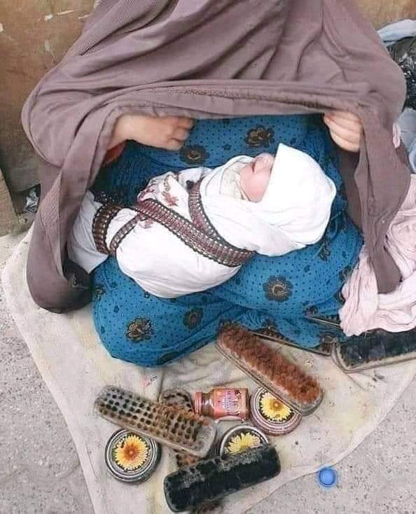 ikkhalifa77's tweet photo. نه ستوري د اسمان او نه سپوږمۍ غواړي بادشاه..
دې ښار کې خلک وږي دي  ډوډۍ  غواړي  بادشاه..
            🥀❤️🥀
#phashto 
#mother 
#lines 
@pashto @shabiwrites77 @Durkhanai @Pushtotube https://t.co/o46clxzWHu