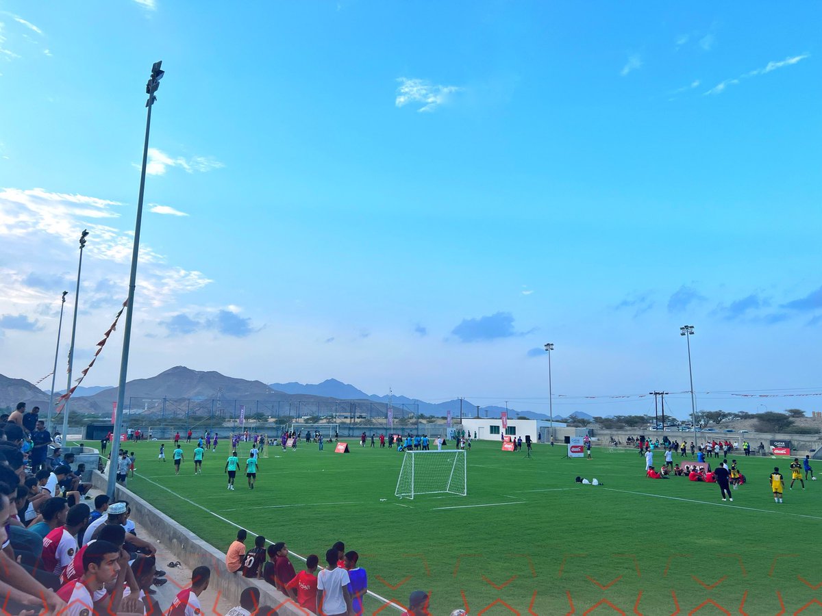 أجواء أكثر من رائعة في #الرستاق هذا العصر - بتجمع رياضي شبابي كبير من أجل كرة القدم وبطولات #كوووورة_وبس برعاية الطيران القطري <a href="/qatarairways/">Qatar Airways</a> 😍

هُنا محطة البرنامج الـ 6 في #جنوب_الباطنة ⚽️