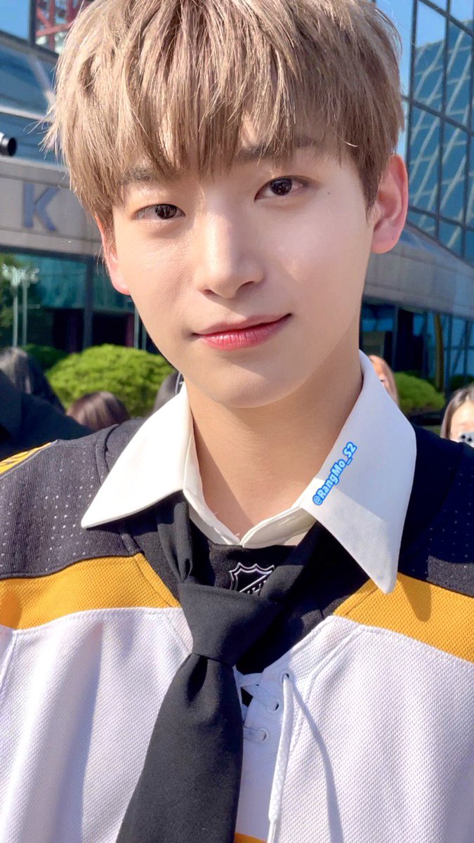 구정모 특
다가올 때 이런 눈빛하고 다가옴