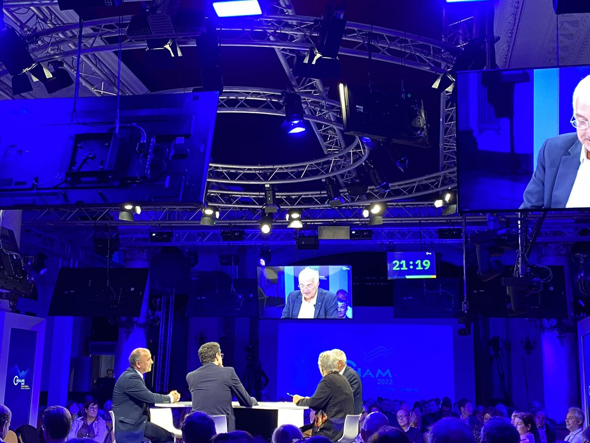 IsabelleRiom's tweet photo. #CHAM2022 | Comment parer aux incivilités des consommateurs de soins ? @RevueEric rappelle l’importance de la communication avec les patients lors de temps d’attente aux urgences. Mais aussi, portons plainte, systématiquement ! Ces situations ne sont pas acceptables https://t.co/9YTczRbfaG