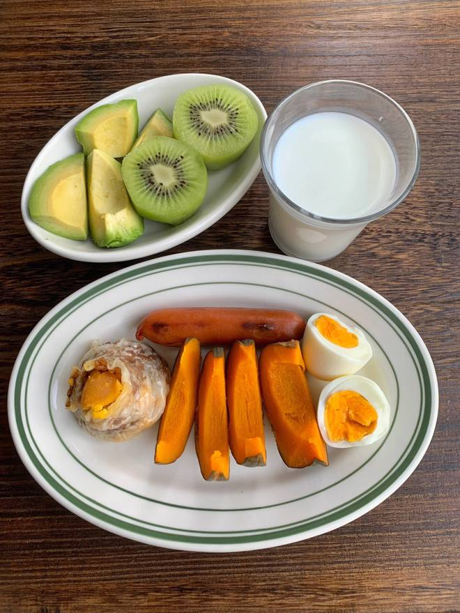 shkrhb's tweet photo. The best breakfast made by mom https://t.co/KDZaIzCDRl