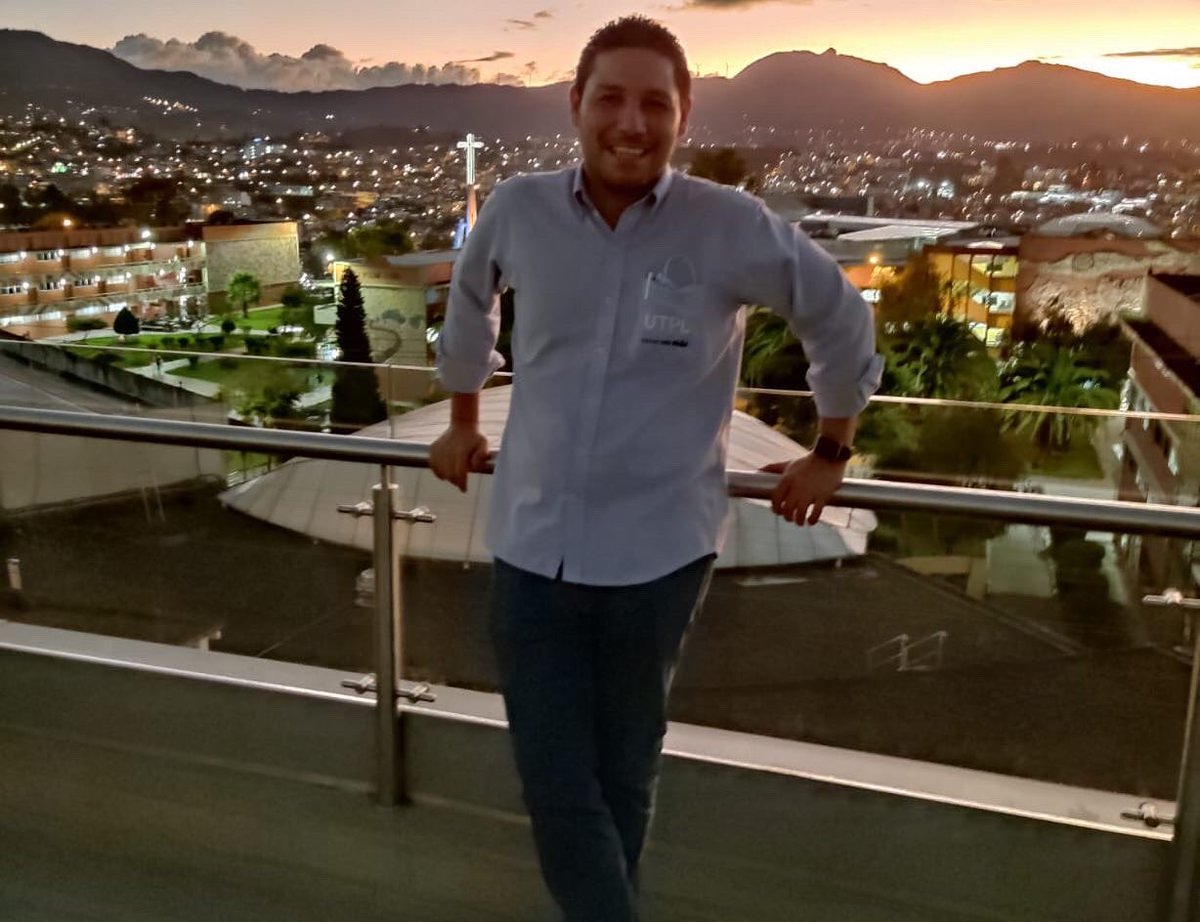 bguerrev's tweet photo. Llegó el día de decir ¡Gracias UTPL!

Gracias por tantos recuerdos, alegrías y momentos maravillosos. 

Fue un honor el haber formado parte de este gran equipo. Gracias por confiar y creer en mí!

¡Gracias UTPL! 
Alumni 👨🏻‍🎓 x💯♾ 

#UTPL
@utpl 
@UTPLAlumni https://t.co/WMZaHdnDYa