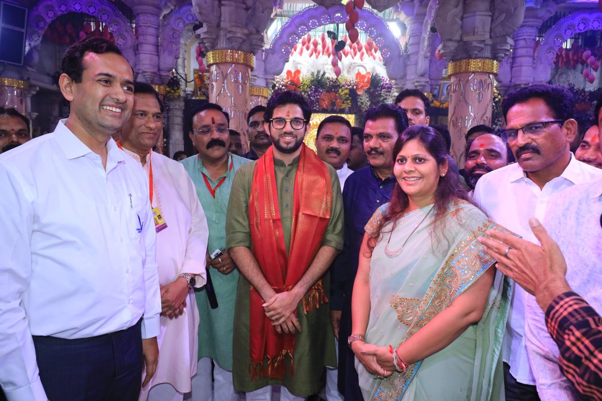 AUThackeray's tweet photo. सारसबाग येथील श्री महालक्ष्मीचे दर्शन घेऊन यथासांग पूजा केली. यावेळी जनतेवर आई महालक्ष्मीची अखंड कृपा लाभावी, याकरिता प्रार्थना केली. https://t.co/bO5GYr99fw