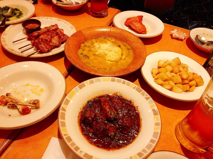 これは肉しか頼んでない山賊飲みの図 