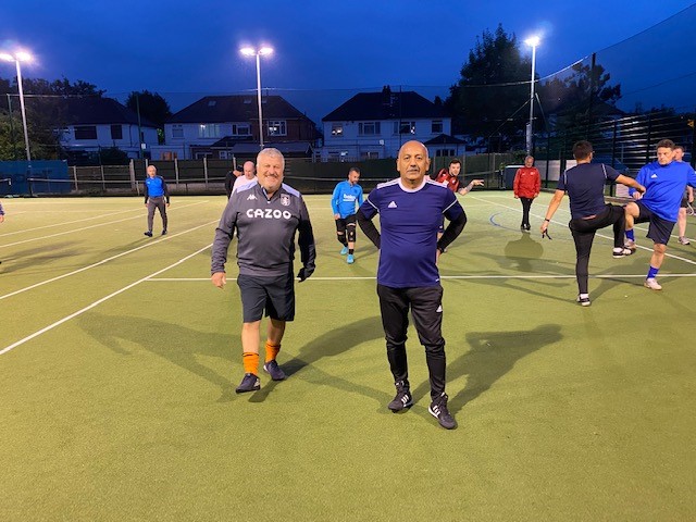 QUICK WARM UP UNDER THE LIGHTS BEFORE THE SESSION BEGINS 
BOOK NOW FOR THURSDAY +40S WALKING FOOTBALL - bookwhen.com/mpsports

#over40 #over50 #BirminghamMind #WalkingFootball #mentalhealth_community #exercisebeatsdepression #BetterLives #hallgreenbirmingham