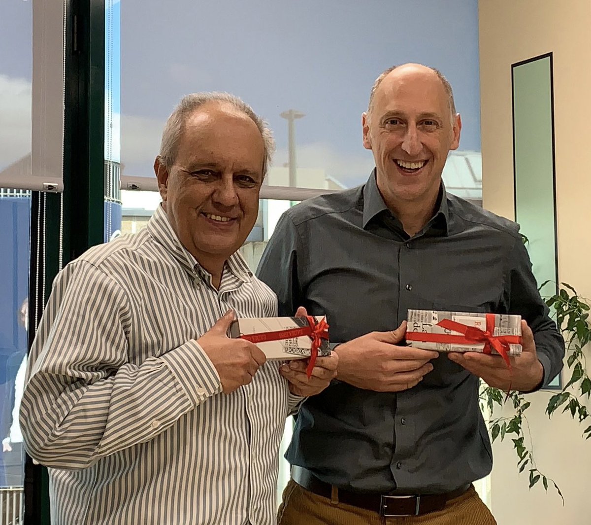 drechema's tweet photo. 15 y 20 años en ⁦@InterSystems_IB⁩ hoy nos han dado un regalito a Jose Costa y a mi. Siempre esta bien que te reconozcan 😅 ⁦@InterSystems⁩ ⁦@InterSystemsDES⁩ https://t.co/o2phcJ3u6j