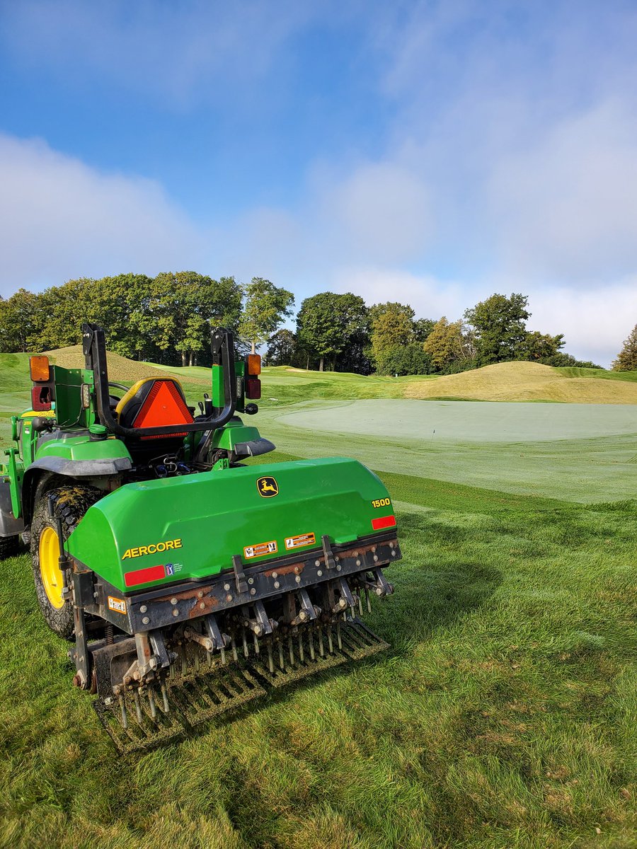 SDTurfVT's tweet image. Putting one of our two John Deere Aercore&apos;s to work today. 3/4&quot; soild tine on fairways.