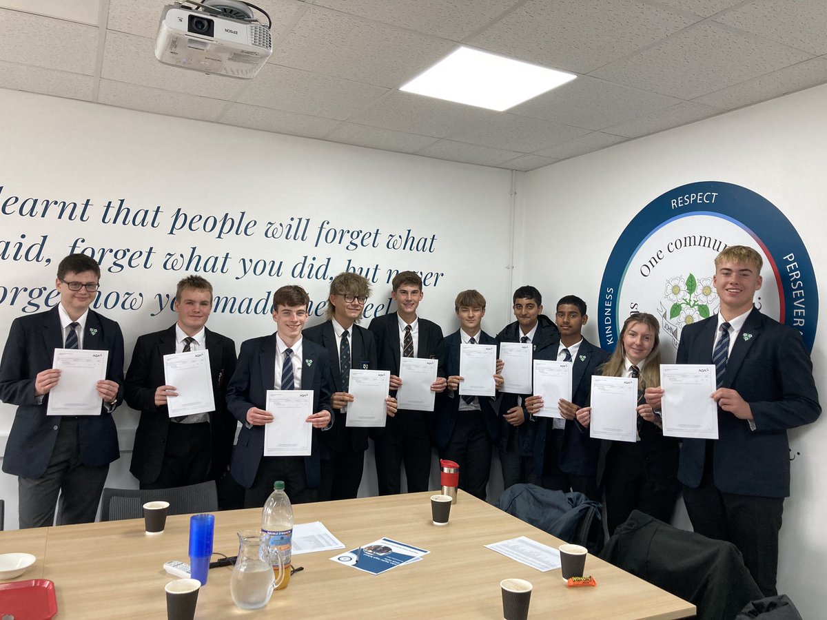 Congratulations to this weeks ‘stars of the week’. It was wonderful to hear all about the HPQ science projects from the Year 11 students who received fantastic results! Well done all! 👨‍🔬👩‍🔬Mrs Cochrane